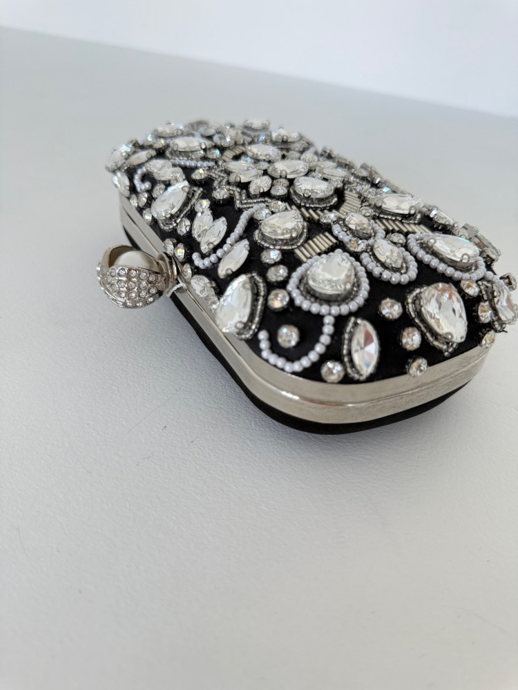 Torebka czarna- kamienie