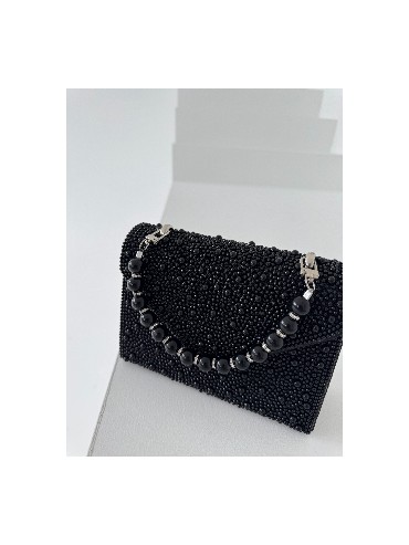 Czarna torebka z perełkami
