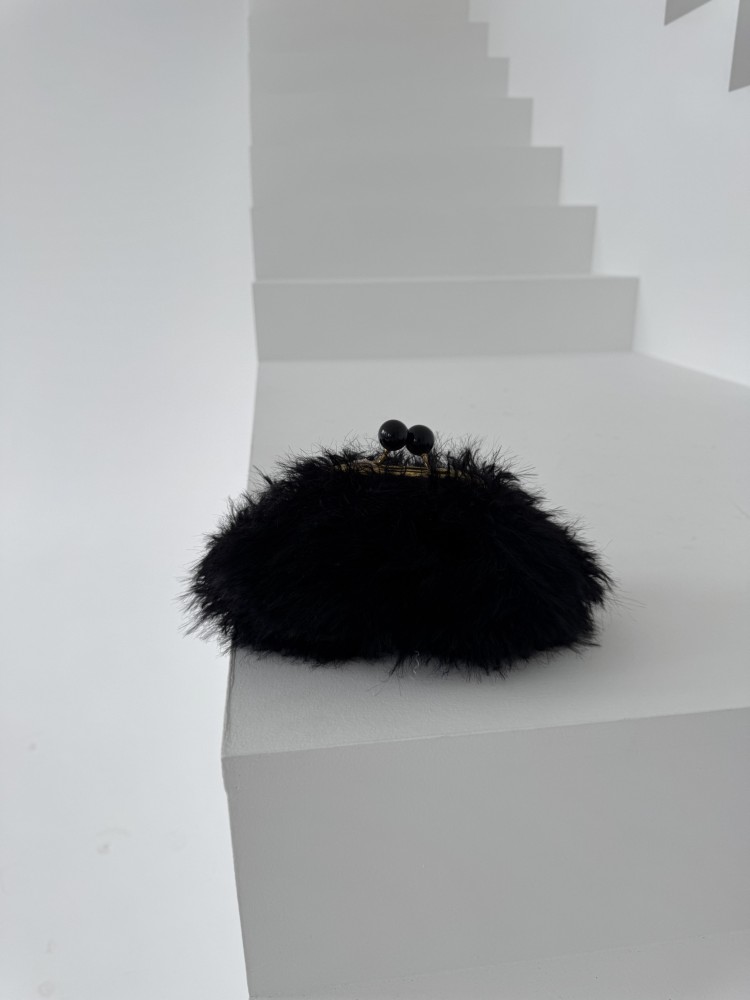 Torebka czarna z włosiem