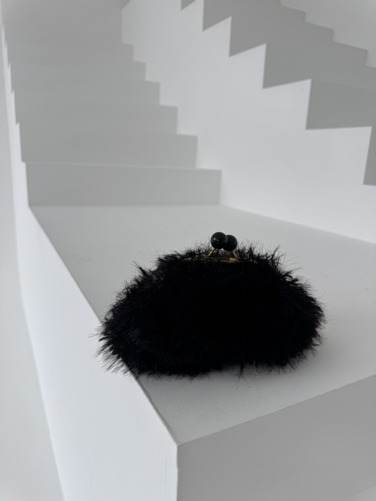 Torebka czarna z włosiem