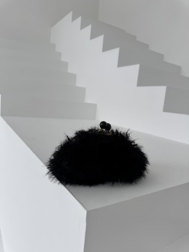 Torebka czarna z włosiem