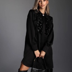 Jak nosić czarną sukienkę z cekinami? Przewodnik po stylizacjach na różne okazje