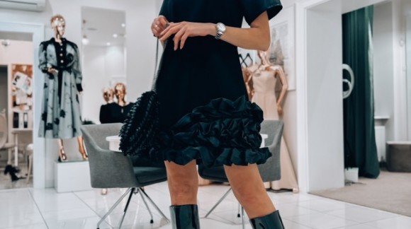 Elegancka czarna sukienka – poznaj 5 powodów, dla których powinnaś ją mieć!